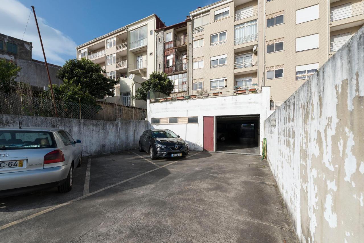 Lovelystay - The Porto Getaway Duplex - Free Parking Экстерьер фото